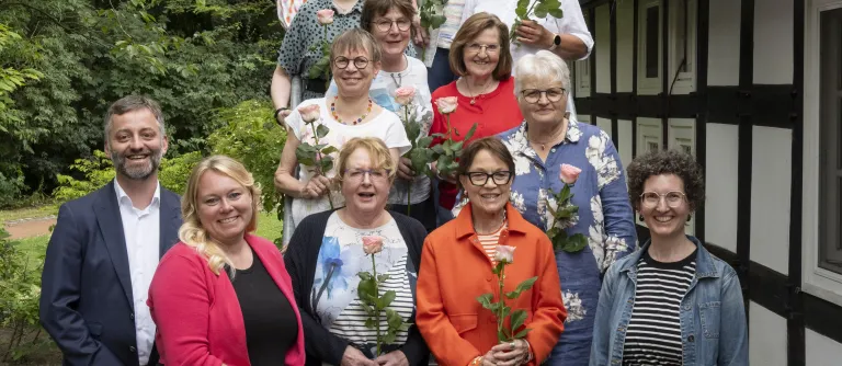 Personengruppe auf einer Freitreppe